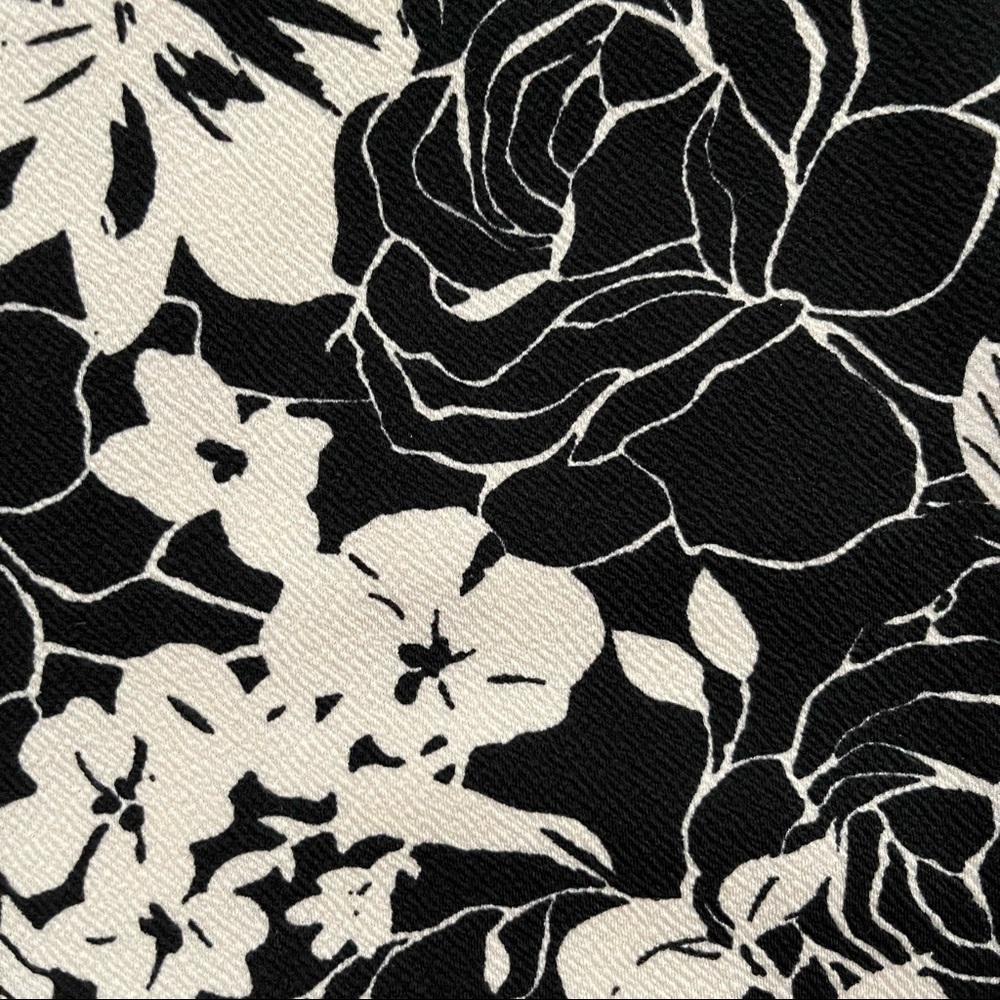 Floral B&w skirt above the knee